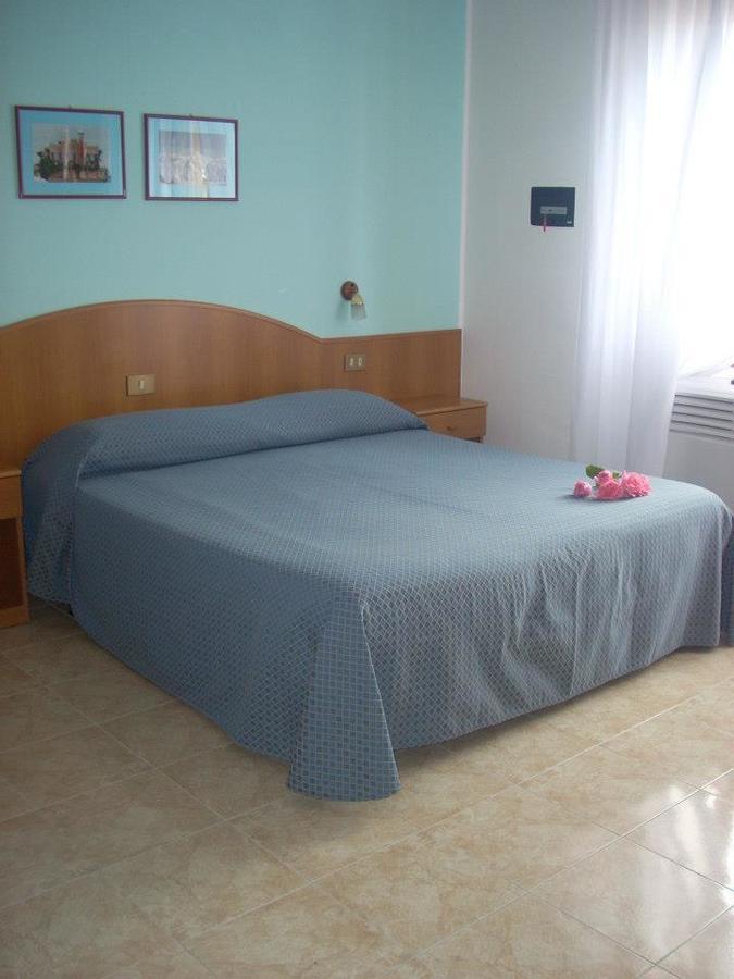 Hotel Fornaro Caorle Extérieur photo