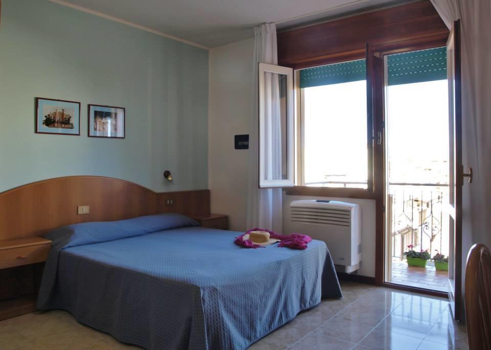 Hotel Fornaro Caorle Extérieur photo