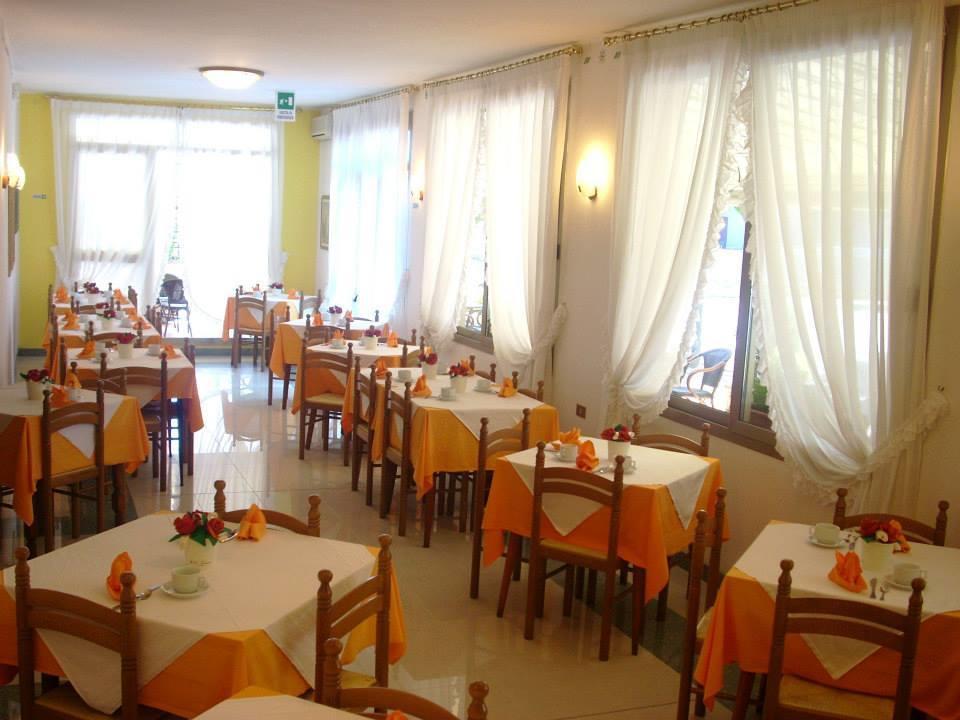 Hotel Fornaro Caorle Extérieur photo